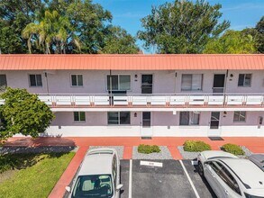 Building Photo - 1100 Martinique Dr