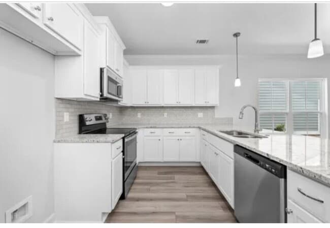Building Photo - 3032 Stanhope Dr