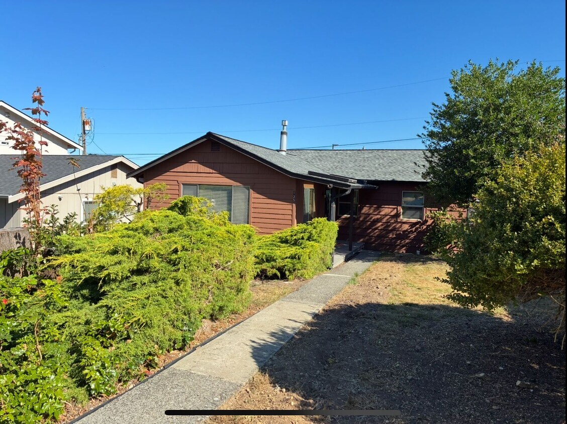 Foto principal - 125 E Cedar St