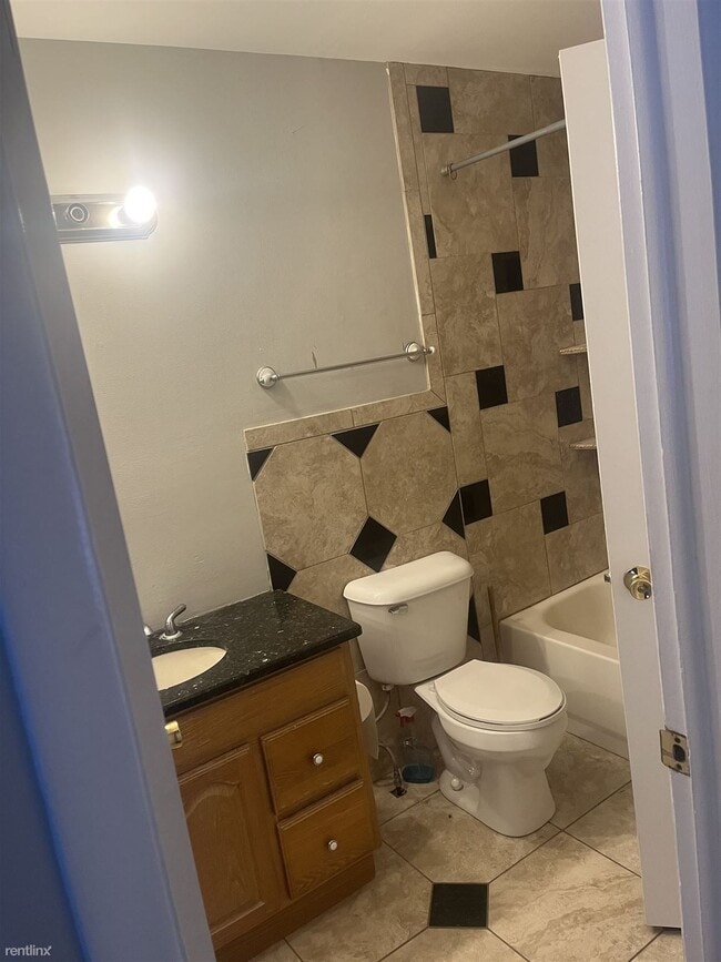 Building Photo - 1 br, 1 bath Townhome - 117 Mark Dr