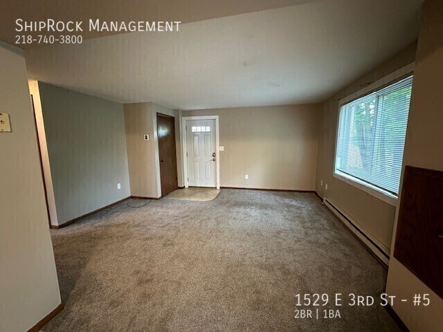 Foto del edificio - 1529 E 3rd St