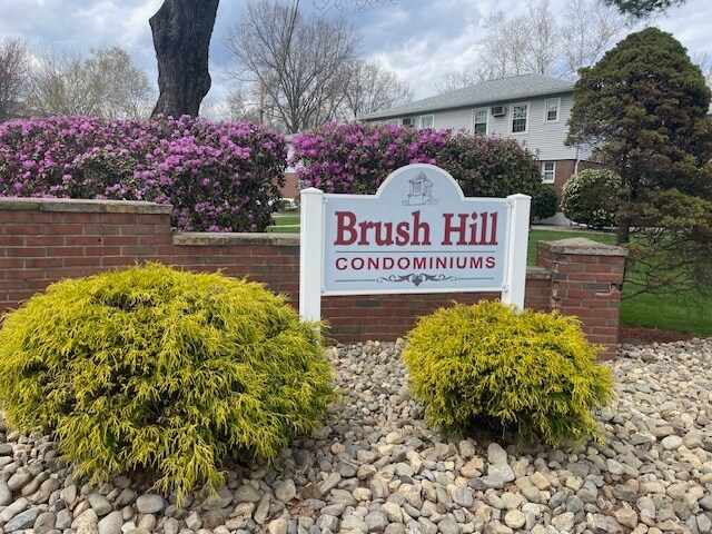 Foto del edificio - 80 Brush Hill Ave