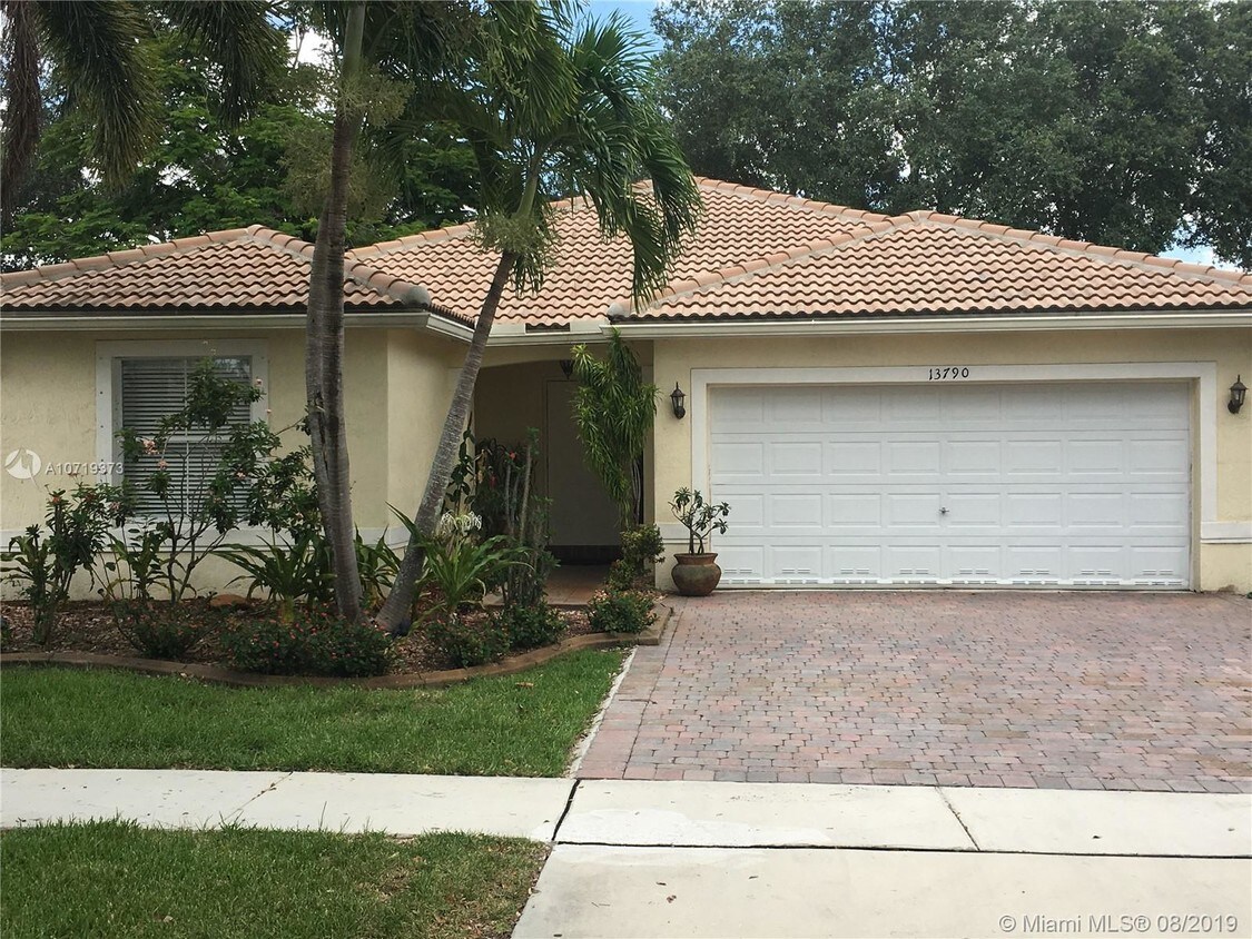 Primary Photo - 13790 SW 32nd St