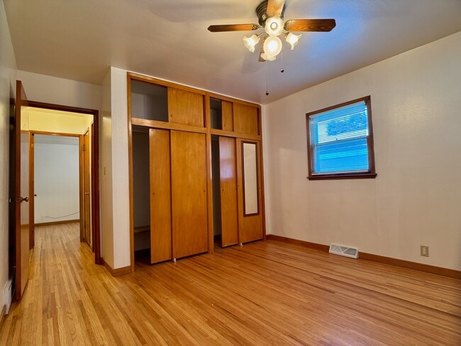 Foto del edificio - 1523 Margaretha Ave