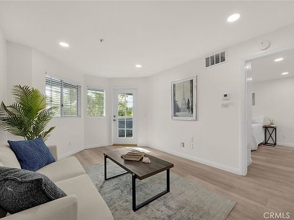 Building Photo - 1501 N Brea Blvd