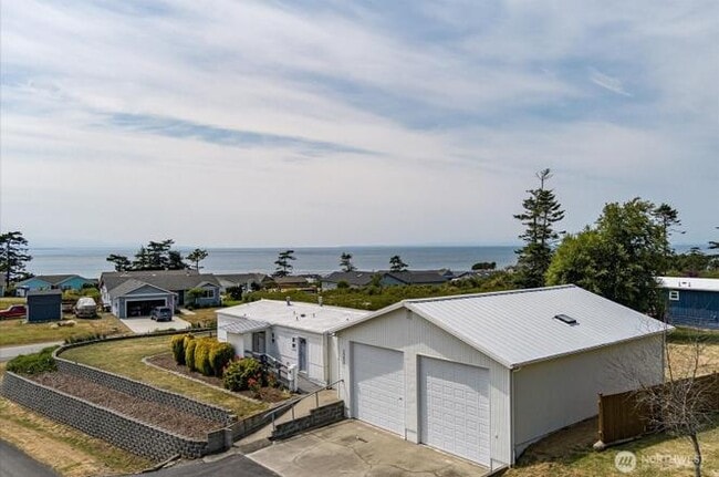 Building Photo - 2552 La Verde St