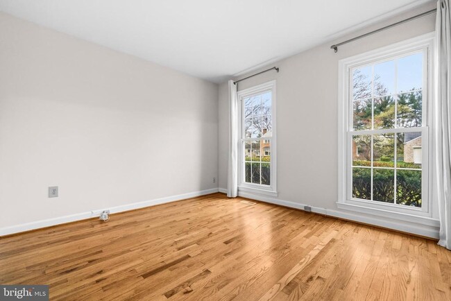 Foto del edificio - 7520 Royal Dominion Dr