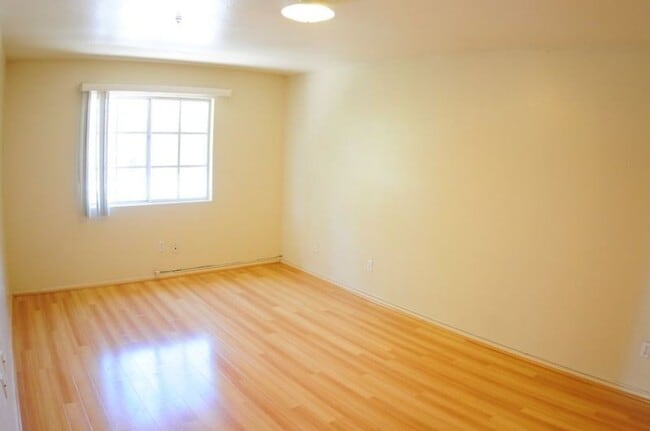 Building Photo - 2658 Menlo Ave