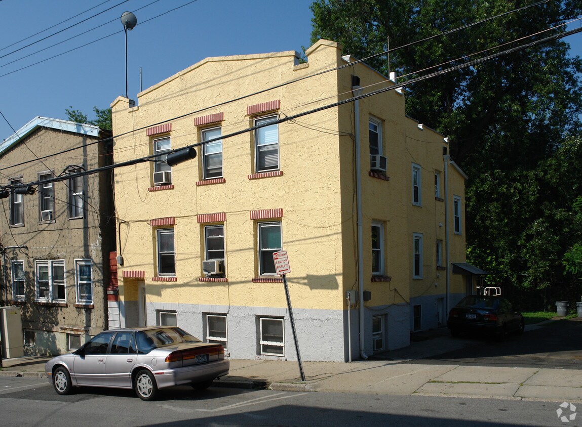 Building Photo - 62 Clinton St