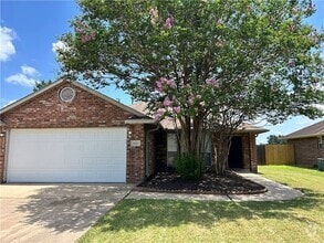 Building Photo - 3619 Vienna Dr