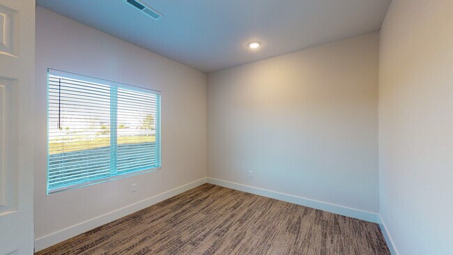 Foto del edificio - 15650 E 21st Ct N