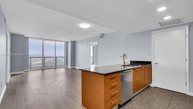 Building Photo - 50 Biscayne Blvd