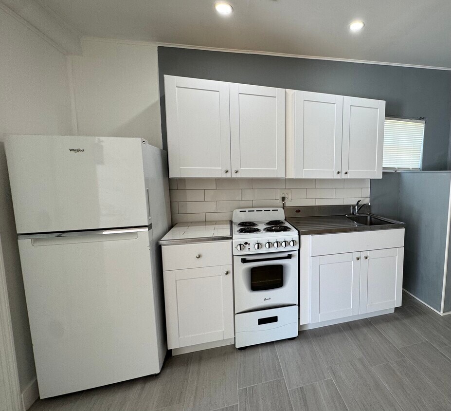 newly renovated kitchen - 2210 Thomas St