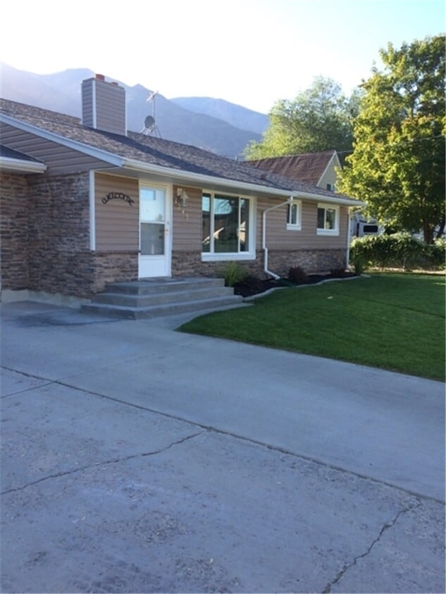 Primary Photo - 1243 S Main St