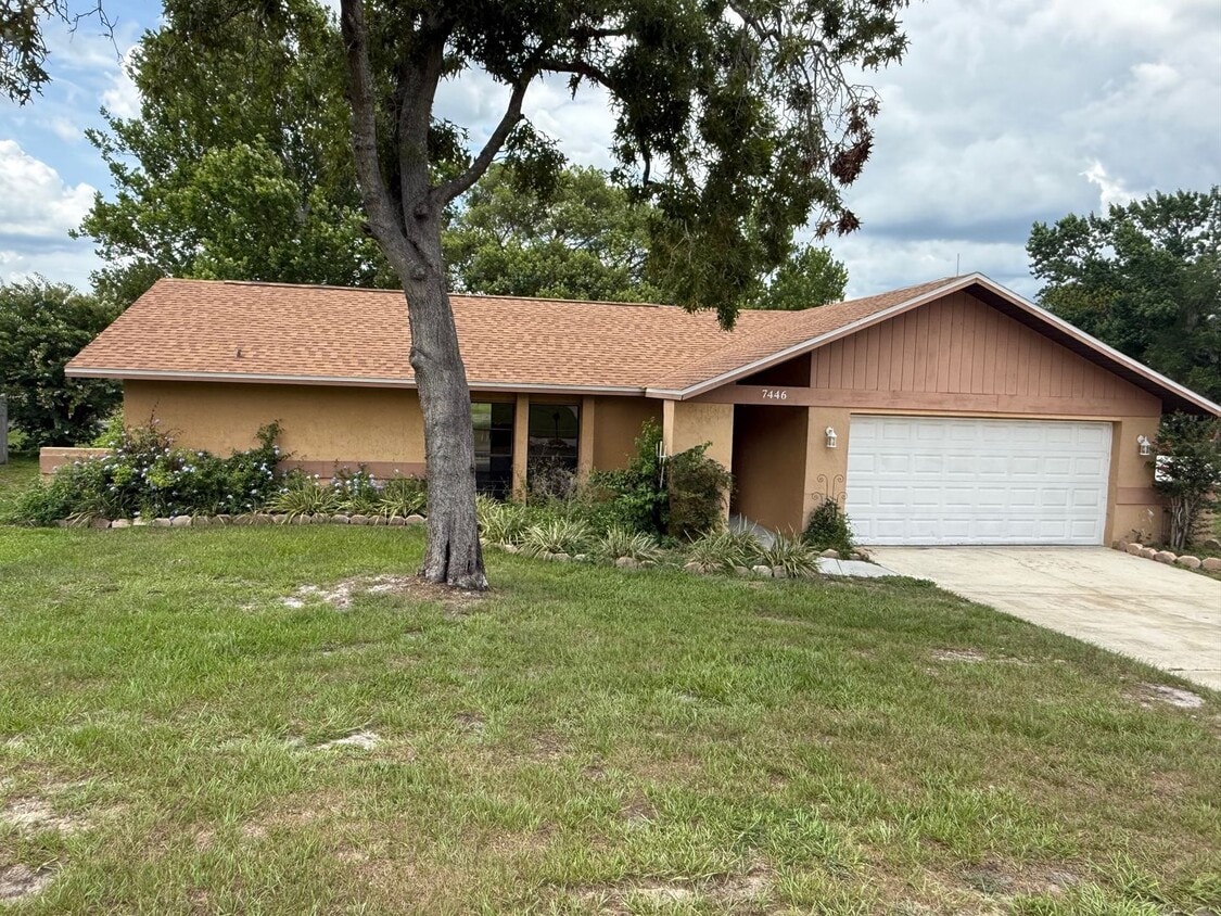 3/2/2 POOL HOME LARGE CORNER LOT IN THE H... - 3/2/2  POOL HOME LARGE CORNER LOT IN THE H...