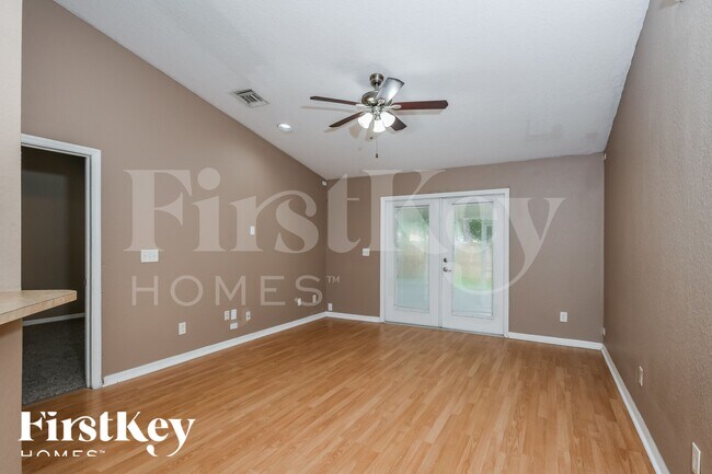 Foto del edificio - 325 Crabtree Ave