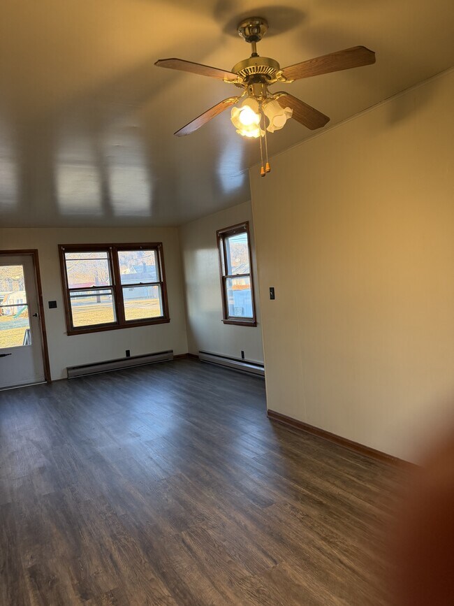 Building Photo - 22062 Sunset Dr