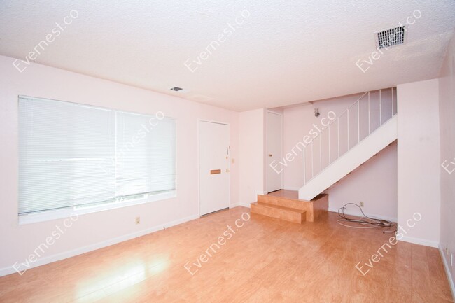 Foto del edificio - 2 Bed & 1.5 Bath Townhouse in San Jose, CA...
