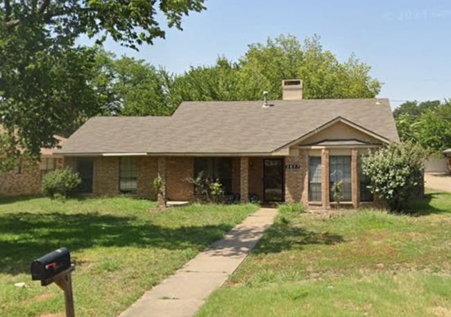 3 Bed 2 Bath with Fenced Yard - 3 Bed 2 Bath with Fenced Yard House