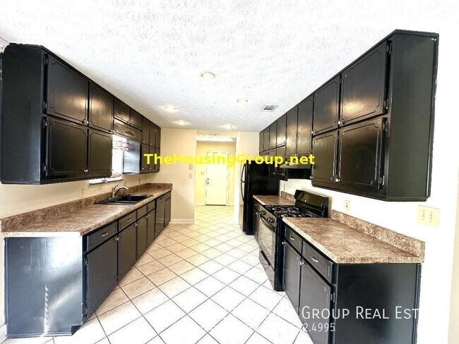 Building Photo - 1 Free Month Rent + 13 Month Lease