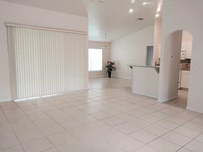 Building Photo - 1695 Gauguin Rd