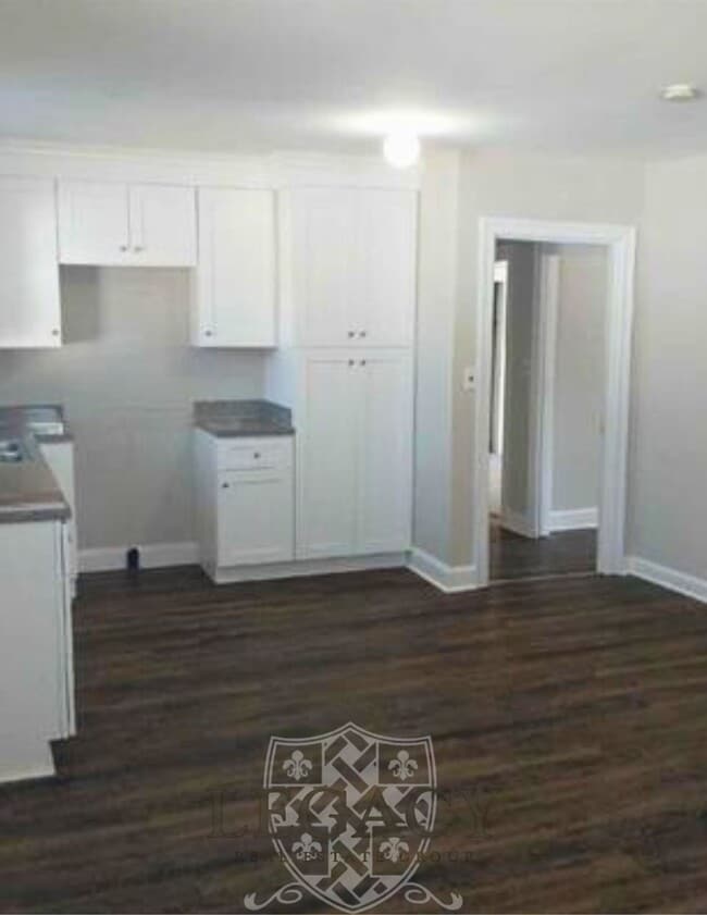 Building Photo - 210 W Lokey Ave