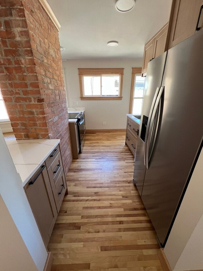 Building Photo - 258 Center St