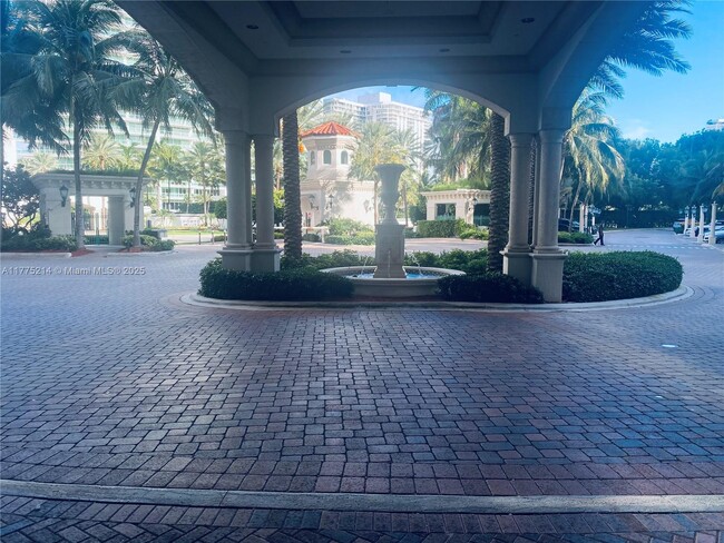 Foto del edificio - 20000 E Country Club Dr