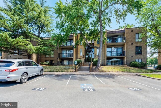 Foto del edificio - 11050 Camfield Ct