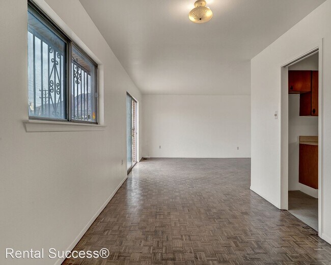 Building Photo - 3 br, 2 bath House - 213 Clairemont Drive