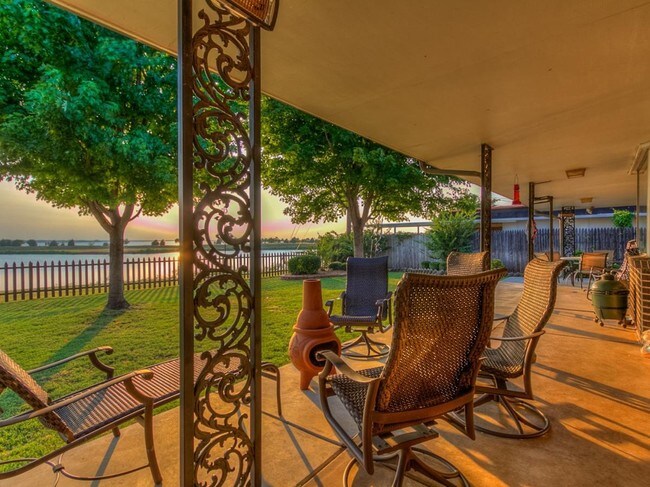 Foto del edificio - 8209 Lakehurst Dr