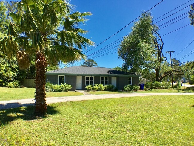 Building Photo - 1559 Brookbank Ave