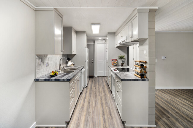 Kitchen - 12744 NE 116th Ln