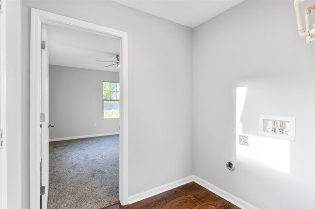 Building Photo - 986 Dewalt St