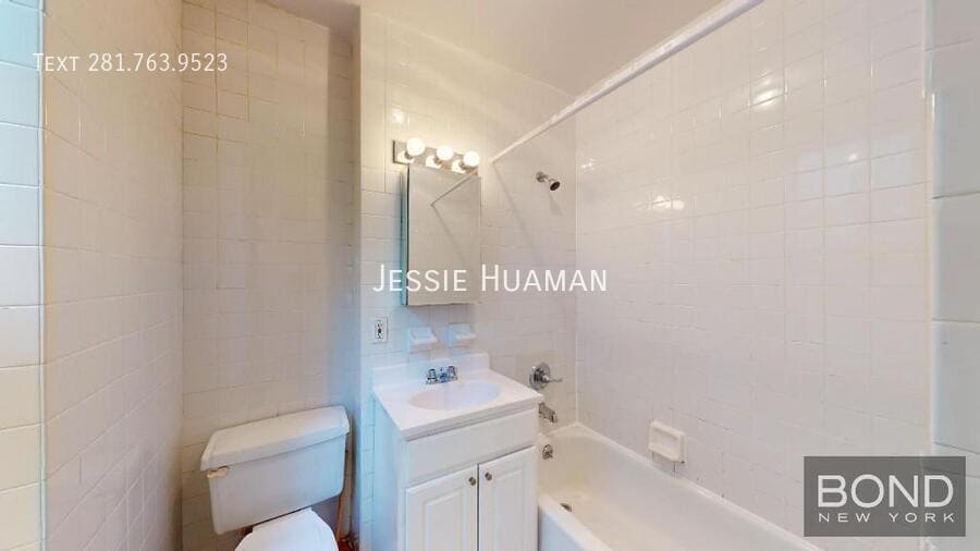 Building Photo - 28 King St