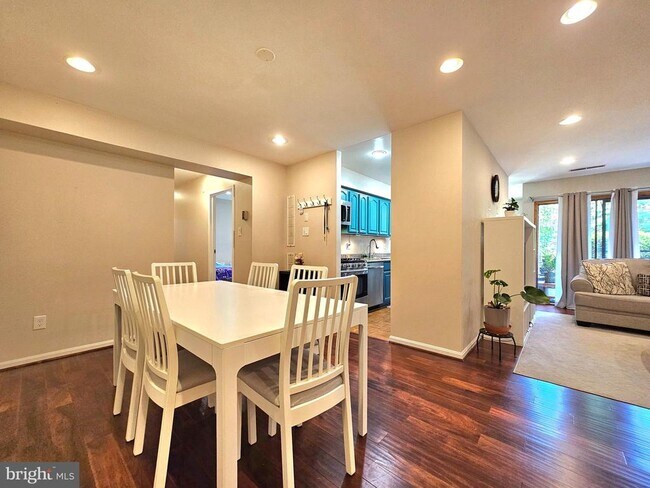 Foto del edificio - 11212 Chestnut Grove Square