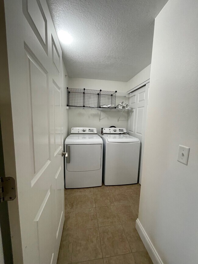Building Photo - 606 Grandview ct