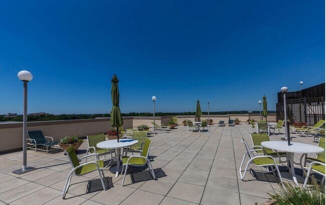 Foto del edificio - 4242 East West Hwy