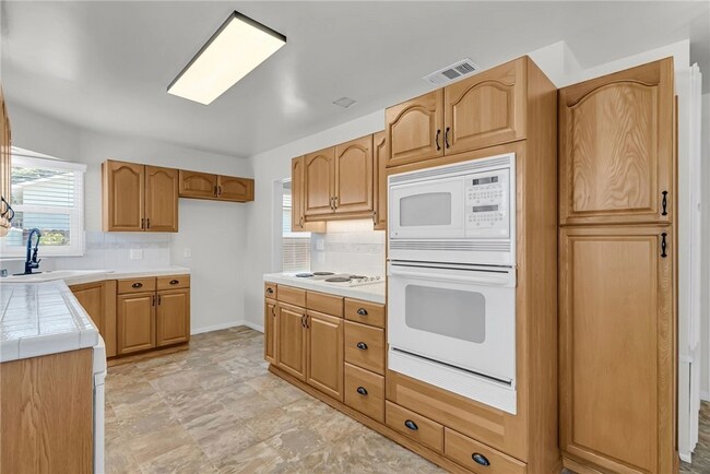 Foto del edificio - 5942 Birch St