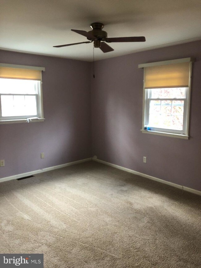 Foto del edificio - 6813 Carlinda Ave