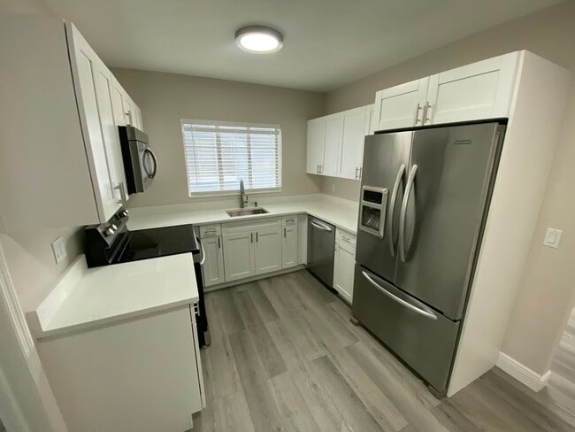 Building Photo - 112 Lake Ave