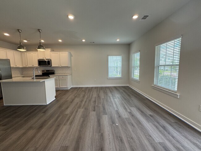 Foto del edificio - 681 W Vincent Dr