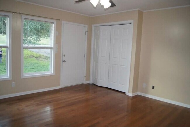 Foto del edificio - 2320 Norris Ln