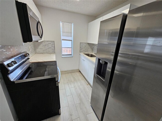 Foto del edificio - 4621 SW 33rd Ave