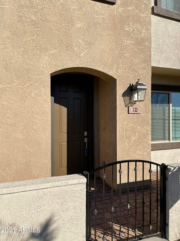 Primary Photo - 155 N Lakeview Blvd