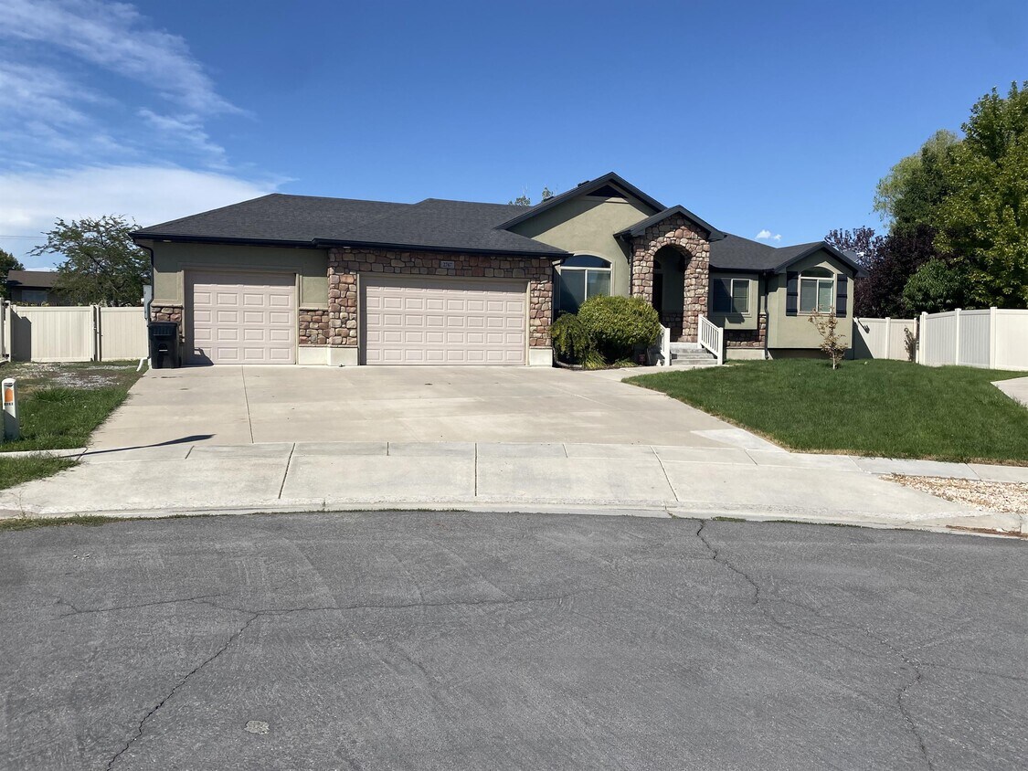 2747 S 1475 W, Syracuse, UT 84075 House for Rent in Syracuse, UT