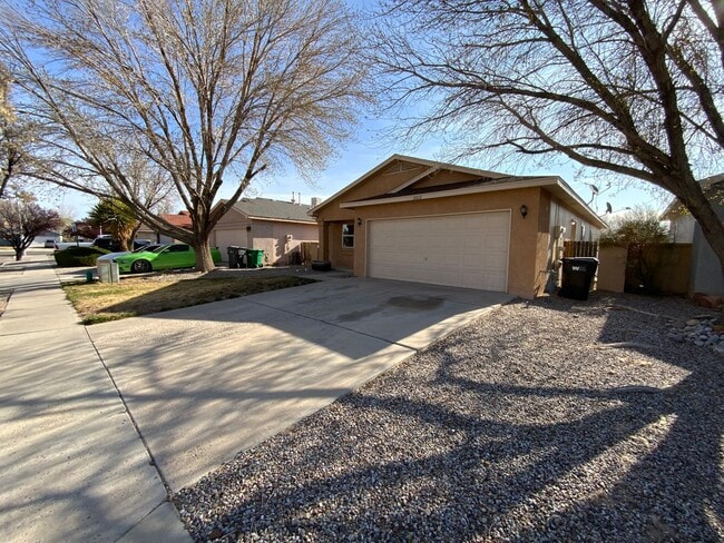 Building Photo - 3 Bedroom Single Story Home Available Near...