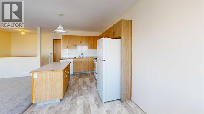 Building Photo - 236 St James Blvd N