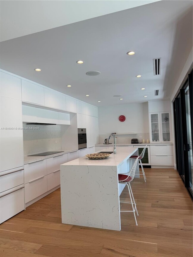 Foto del edificio - 50 NE 49th St