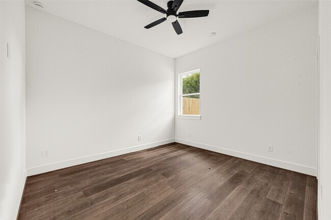 Foto del edificio - 422 Clinton Park St